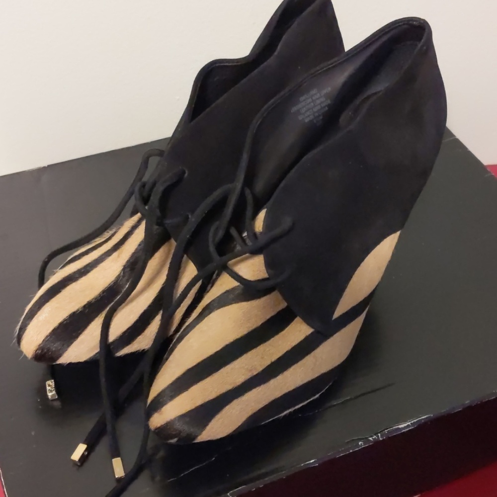 Shoes - Picture 2 of 3